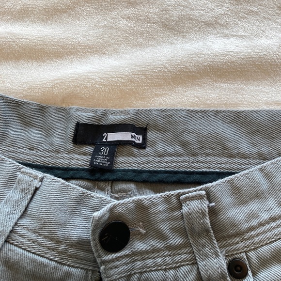 Mens Forever 21 Gray Shorts. Size 30. - Picture 2 of 3
